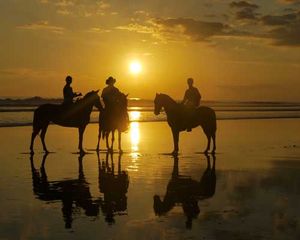 Paseo a caballo en la Costa de Estoril, Portugal